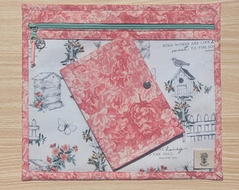 Bolsa para proyecto de punto de cruz "Jardín de abejas": Frente de vinilo, Versículo bíblico floral