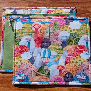 Bolsa de vinilo para proyectos de punto de cruz – Colinas caprichosas con globo aerostático - Almacenamiento con cremallera imagen 5