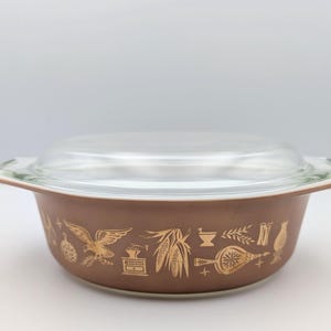 Vintage Pyrex Early American Casserole: 1.5 QT Oval Dish with Lid