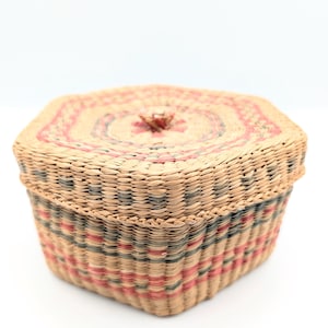 Handwoven Hexagon Basket: Boho Wicker Trinket Box with Lid