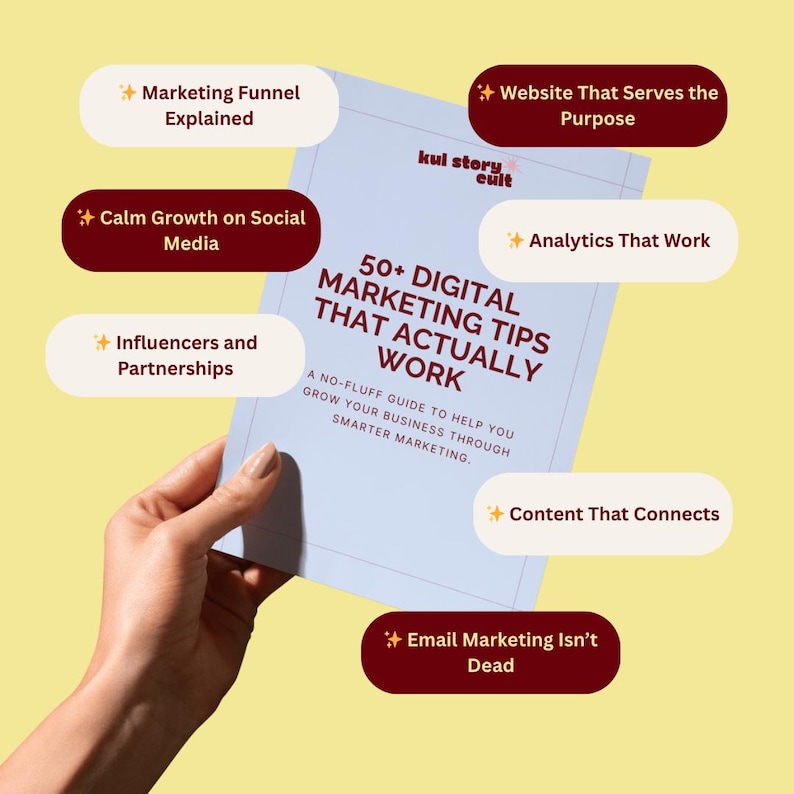 K&ouml;nnte beinhalten: Ein hellblaues Buch mit dem Titel "50+ Digital Marketing Tips That Actually Work" wird von einer Hand vor einem gelben Hintergrund gehalten. Das Buchcover zeigt wei&szlig;en Text und den Untertitel "A No-Fluff Guide to Help You Grow Your Business Through Smarter Marketing."