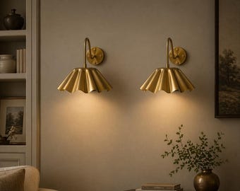 Iluminación Art Déco, lámpara de porcelana plisada, lámpara para isla de cocina y aplique de pared con pantalla estriada y festoneada.