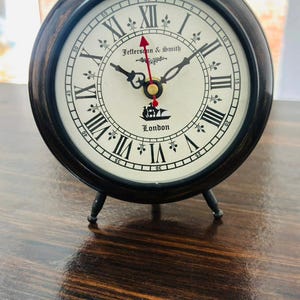 Vintage tafelklok | Retro bureauklok met Romeinse cijfers | Homekantoordecoratie in antieke stijl, cadeauartikel.