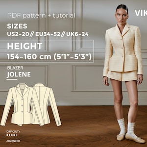 Może przedstawiać: Kobieta w jasnożółtym zestawie z marynarką i szortami. Marynarka ma klasyczny krój z guzikami. Obraz zawiera tekst wskazujący, że wzór dotyczy marynarki o nazwie "JOLENE", rozmiary EU34-52, i wzrost 154-160 cm.