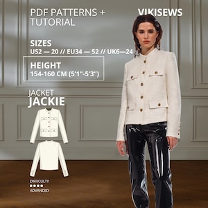 Puede incluir: Una chaqueta texturizada de color crema con cuello redondo, mangas largas y cuatro bolsillos delanteros con botones. El texto incluye PDF PATTERNS + TUTORIAL, VIKISEWS, SIZES US2-20, HEIGHT 154-160 CM, JACKET JACKIE y DIFFICULTY ADVANCED.
