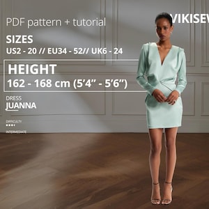 Puede incluir: Un minivestido verde menta con mangas largas y cuello en V, usado por una modelo. La imagen incluye texto que indica que el patrón del vestido es para tallas EU34-52 y para alturas de 162-168 cm. El vestido se llama "JUANNA".