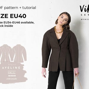 Könnte beinhalten: Eine Person trägt einen braunen Blazer mit einem dezenten Karomuster. Das Bild wirbt für ein PDF-Muster und ein Tutorial, Größe EU40, mit den Größen EU34-EU46 verfügbar. Der Text "AVELINE" und "Advanced" sind ebenfalls sichtbar.