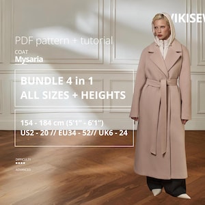 Könnte beinhalten: Ein langer, hellbrauner Mantel mit passendem Gürtel, getragen von einer Person. Der Mantel ist Teil eines PDF-Schnittmuster-Bundles mit dem Text "Mysaria" und "BUNDLE 4 in 1". Der Text "154-184 cm" und "US2-20 // EU34-52 // UK6 - 24" ist ebenfalls enthalten.