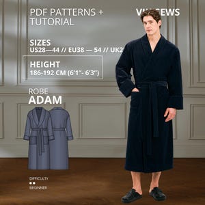 Op de afbeelding: Een donkerblauwe kamerjas met een sjaalkraag, lange mouwen en een bijpassende ceintuur. De afbeelding bevat de tekst: PDF PATTERNS + TUTORIAL, SIZES US28-44 // EU38-54 // UK28-44, HEIGHT 186-192 CM, ROBE ADAM en DIFFICULTY BEGINNER met technische tekening.