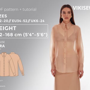 Puede incluir: Una mujer con una blusa y falda de color melocotón claro. La imagen incluye texto para un patrón PDF y tutorial para una blusa YARA, tallas EU34-52, UK6-24, US2-20, y una altura de 162-168 cm (5'4"-5'6"). Dificultad intermedia.