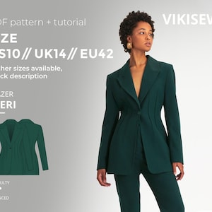 Puede incluir: Una mujer con un blazer verde oscuro y pantalones a juego. El blazer tiene un corte entallado con un solo botón y detalles de costuras verticales. La imagen incluye texto que indica que el patrón es para una blazer, talla EU42, y es de nivel avanzado.
