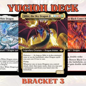 Könnte beinhalten: Eine Yugioh-Deck-Anzeige mit drei Drachenkarten: Deep-Eyes White Dragon, Slifer the Sky Dragon und Meteor Black Comet Dragon. Die Karten haben detaillierte Kunstwerke und Textbeschreibungen. Der Text "YUGIOH DECK" und "BRACKET 3" ist ebenfalls sichtbar.