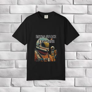 Space Explorer T-shirt vintage stijl, retro grafisch shirt, uniseks kledingstukgeverfd T-shirt, comfortabele vrijetijdskleding, uniek cadeau voor hem of haar