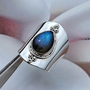 Boho Labradorite Ring: Handcrafted Diamond Shape, Sterling Silver
