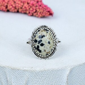Dalmatiner Jaspisring: Oval sterlingsilverring i statement-stil