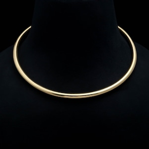18K guldpläterat öppet chokerhalsband, minimalistisk mässingskrage med vridmoment |