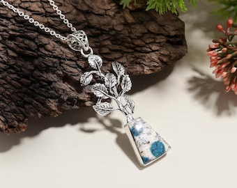 Ciondolo a forma di foglia con pietra preziosa di diaspro • Collana con albero in argento • Gioielli fatti a mano ispirati alla natura /
