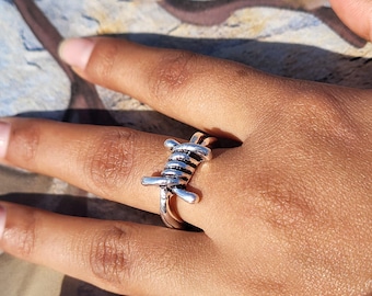 Anello in argento sterling con filo spinato – Fascia regolabile punk audace