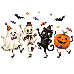 Può includere: Un'illustrazione festosa di Halloween con un fantasma bianco con un cappello da festa a pois, uno scheletro con cilindro e sciarpa a righe, un gatto nero con cappello da strega e una zucca sorridente, circondati da pipistrelli, stelle e caramelle.
