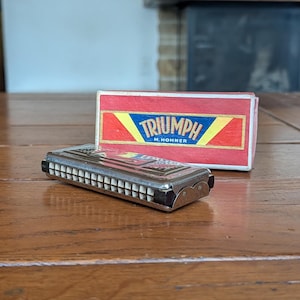 Gaita vintage M. Hohner Triumph | Gaita alemã com tremolo e caixa original | Item de colecionador musical