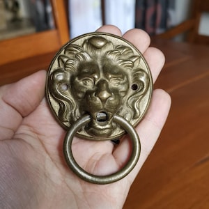 Löwengesicht Möbelgriff mit Ring - Metall oder Messing