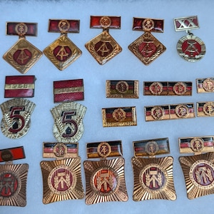 東ドイツの軍・公務員バッジコレクション：社会主義史の紋章