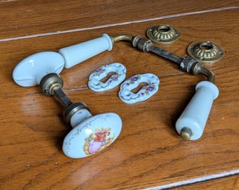 フランスのリモージュスタイルの磁器製ドアハンドルセット（花のモチーフ付き、ヴィンテージチョイス）