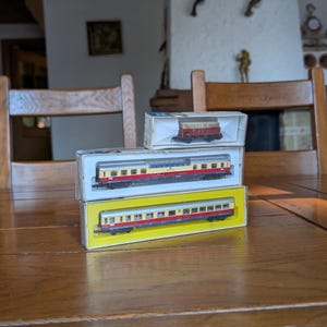 Arnold Rapido N gauge 1:160 passenger and freight cars 0385, 0383, 0424 Trans Europa Express German Railroad models for railway collectors