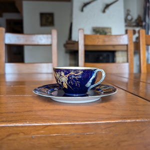 Farbrika Gadner in Moscow Rare collectible cup and saucer kobalt with gold floral pattern produced in Russia in the late 19th century