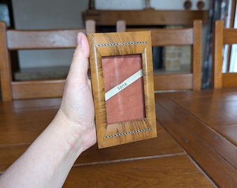 Vintage houten fotolijst voor op bureau of aan de muur, rustiek kantoordecor