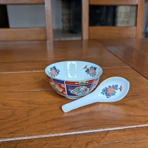 Japanese Imari vintage porcelain soup bowl with spoon decorated with floral motifs in traditional Imari style for Asian table setting