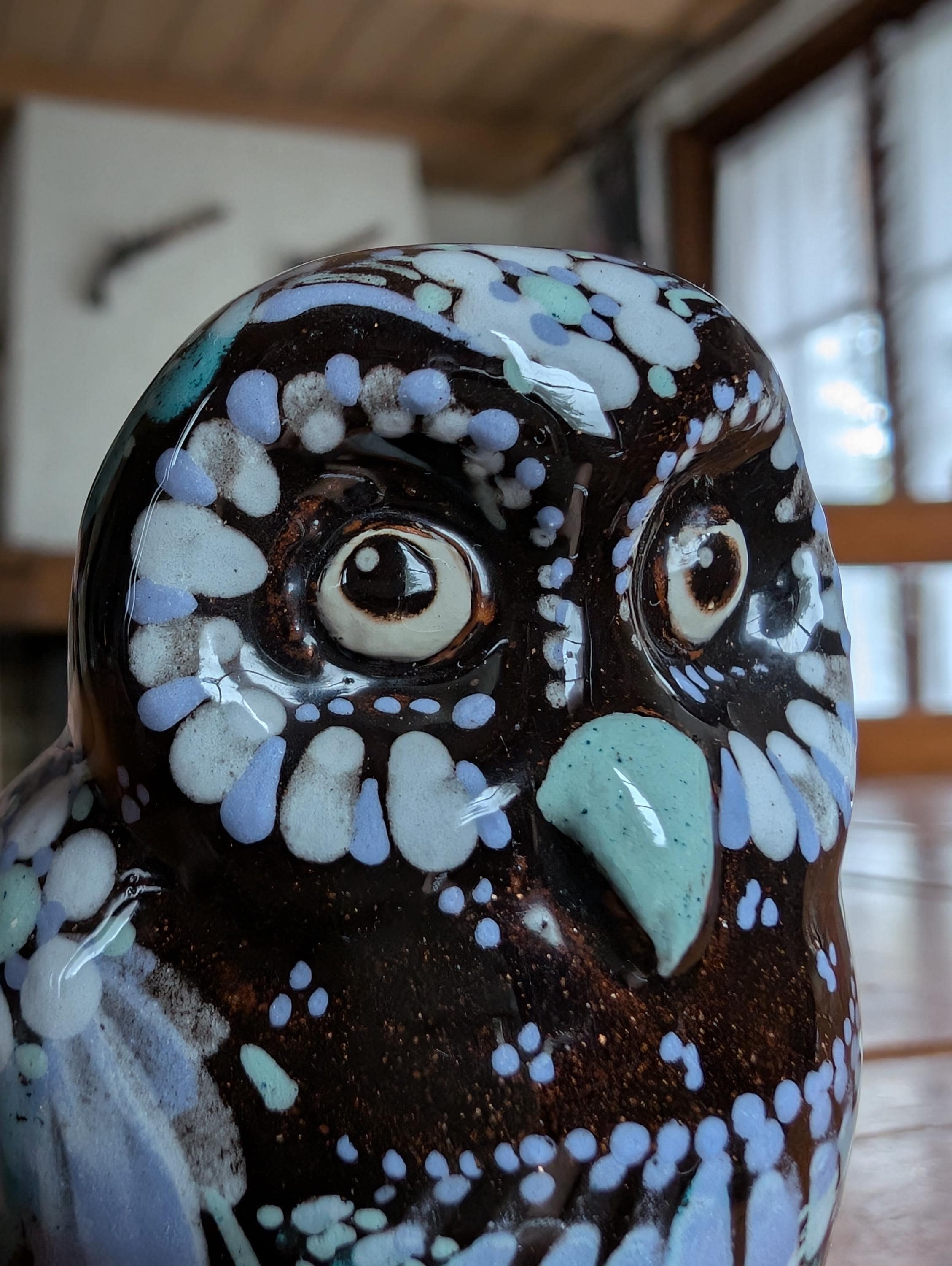 ヴィンテージ スイス製 陶器製 フクロウの置物：手描きの青と白の装飾