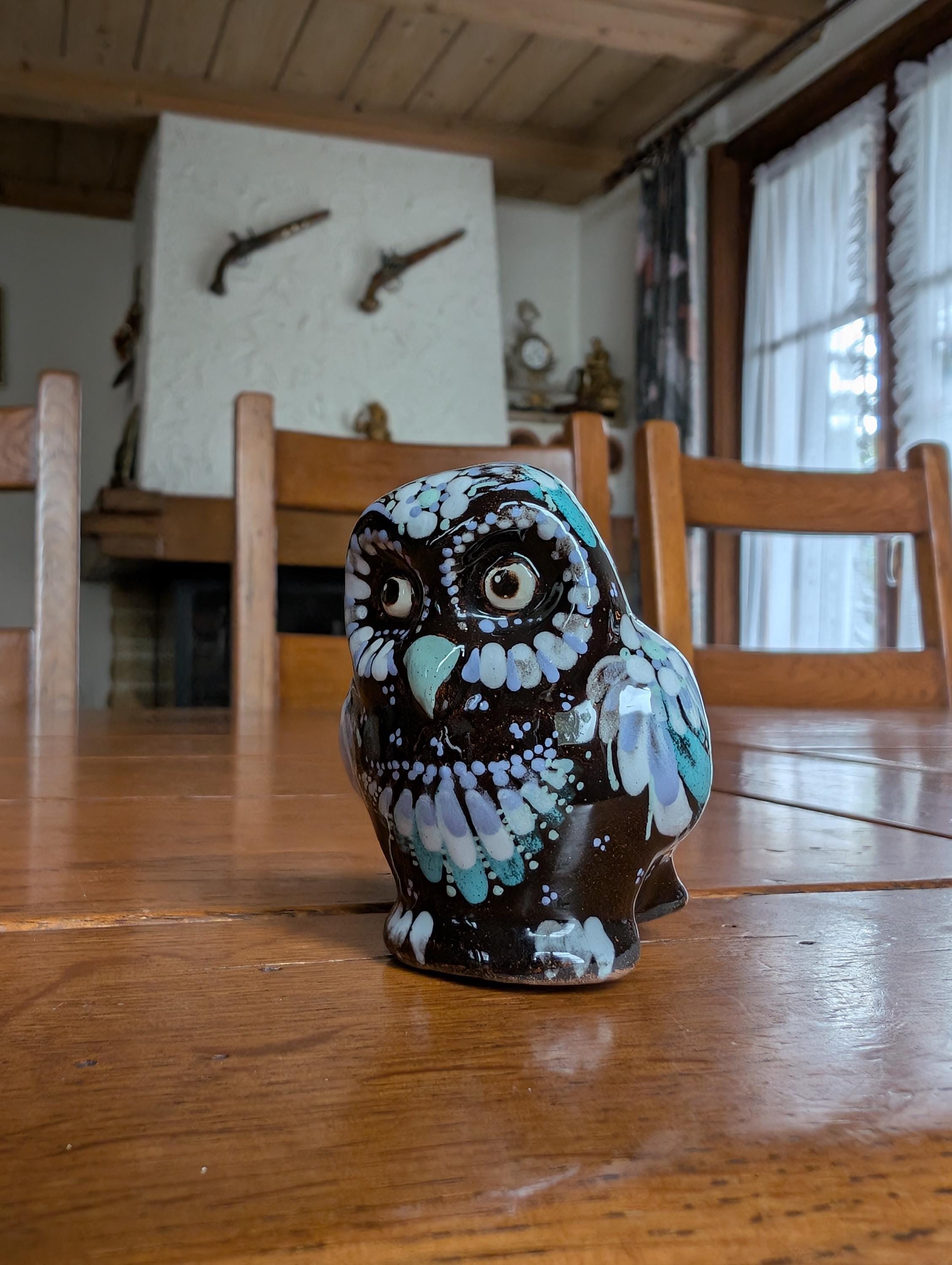 ヴィンテージ スイス製 陶器製 フクロウの置物：手描きの青と白の装飾