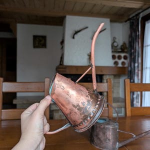 Vintage Schweizer Kupfer handgeschmiedete kleine Sukkulenten Gießkanne als Geschenk für den Innengartendekor zur Auswahl