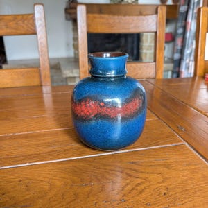 Ruscha 876 vintage ceramic vase blue with red flecks in bubble shape fath lava West German ceramics 70s mid-century minimalist modernism