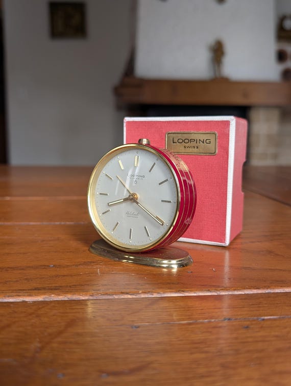 咲村宇音　　LOOPING 15石トラベルクロック　スイス製　完動品 Looping Swiss Vintage Table Alarm Clock Mid-century Red and Gold