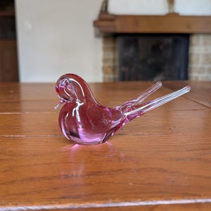 Vintage Pink Glass Bird Figurine: Mid-Century Modern Shelf Decor