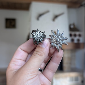 Vintage alpine edelweiss flower pin or pendant necklace metal jewelry from Switzerland as a rustic gift for nature lover