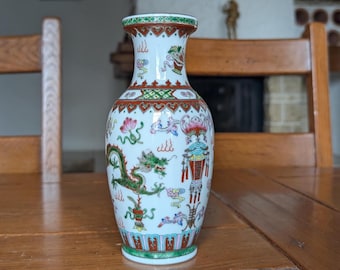 景徳鎮磁器の花瓶、コバルト色の龍と花の巻物、1970年代の中国輸出用