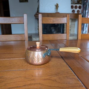 Stockli Swiss vintage copper small pot with lid and wooden handle as a gift for rustic home decoration