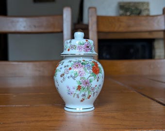九谷    ひょうたん形花瓶 ヴィンテージ九谷磁器ひょうたん型花瓶、青手九谷デザイン、手描きの