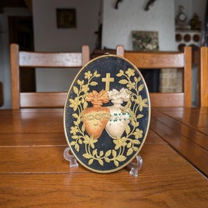Ex Voto antikes Schweizer Reliquiengemälde mit Heiligsten Herzen Jesu und Mariens von Anfang 1900 für katholischen Devotionalien
