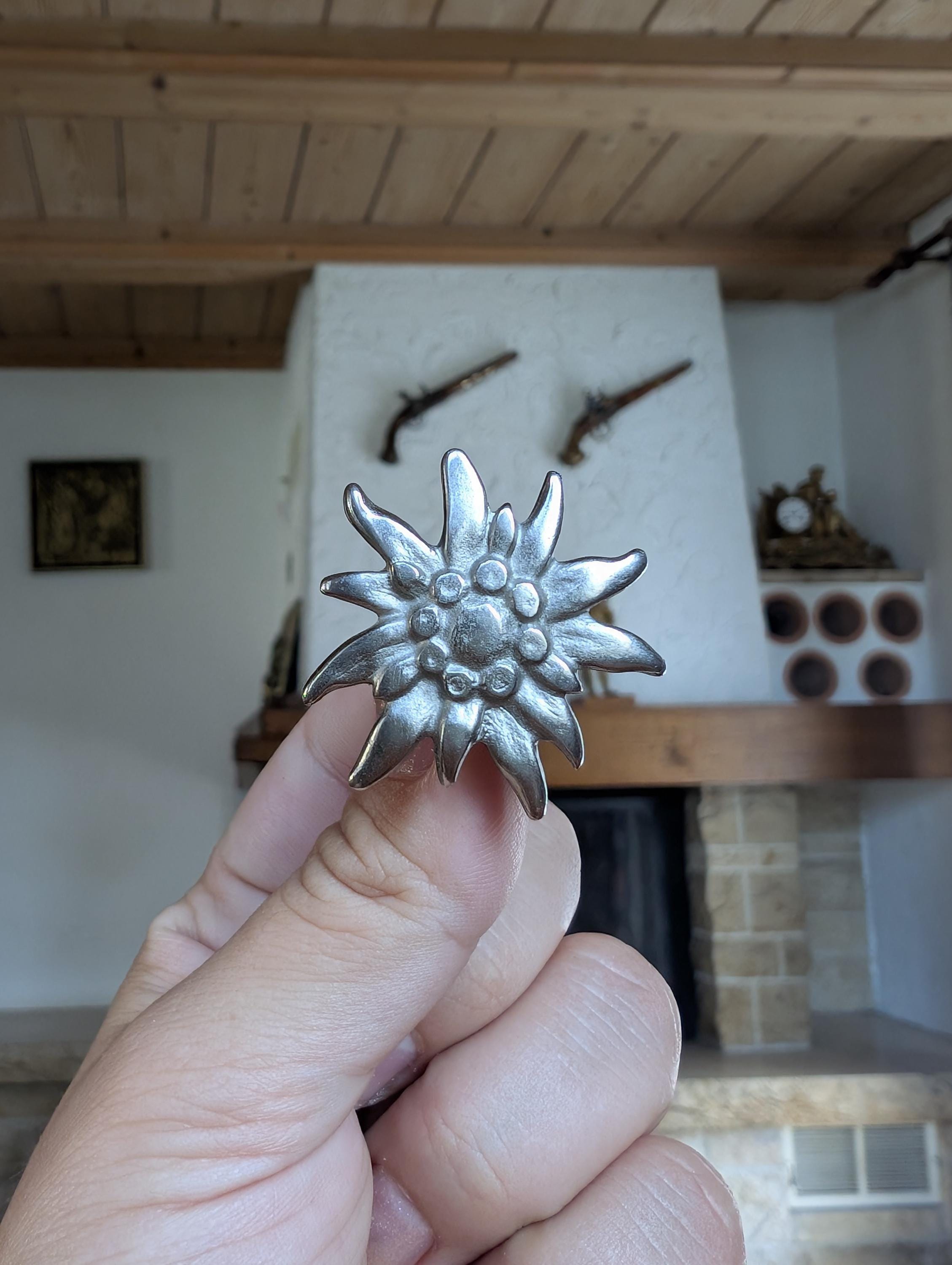 Collier vintage avec pendentif edelweiss - Montres & Bijoux