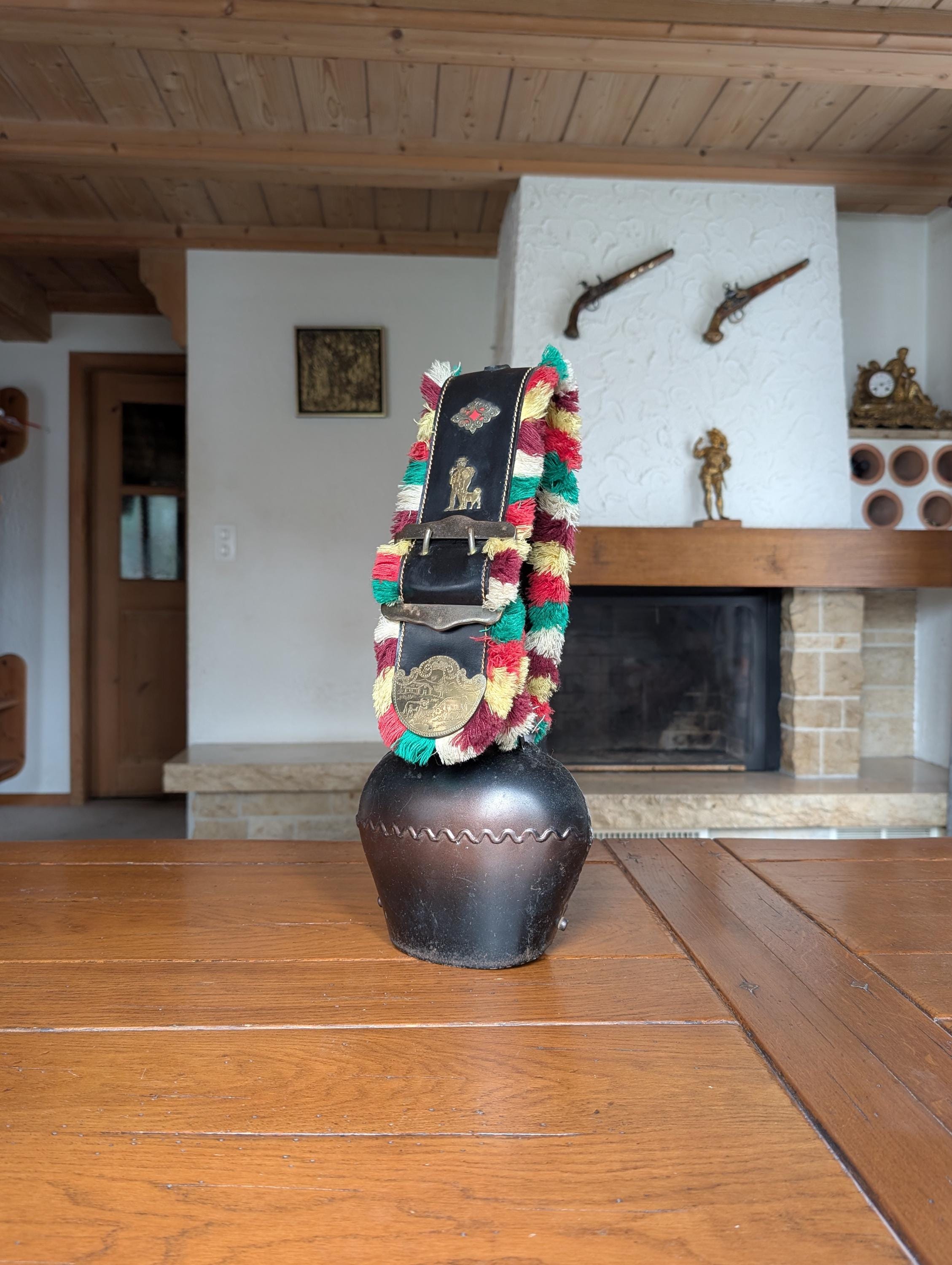 スイス アッペンツェル地方 カウベル 大■真鍮 本革 鐘 牛 民芸品 細工 海外 スイス アッペンツェル地方 カウベル 大□真鍮 本革 鐘 牛 民芸品 細工