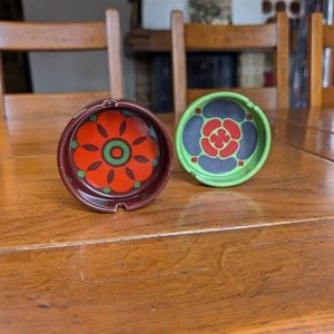 Waechtersbach vintage ceramic round ashtray 70s for 2 cigarettes with pattern in choice of green/ brown color from West Germany mid century