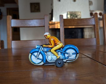 PN West Germany Vintage lithographierter Aufzieh-Motorradfahrer auf blauem Motorrad