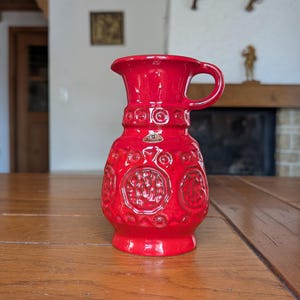 Übelacker Keramik Vase with handle 1732.18 Stunning and rare mid-century modern ceramic red glaze,black inner relief vase 1970s West Germany