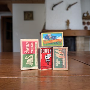 Vintage matchbox set of 4 with retro graphic design from Switzerland, Germany and UK for collectors and nostalgic home decor