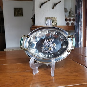 Vintage Gold und Silber geätztes Serviertablett mit grünen Steingriffen Inox 18/10 24kt Oro