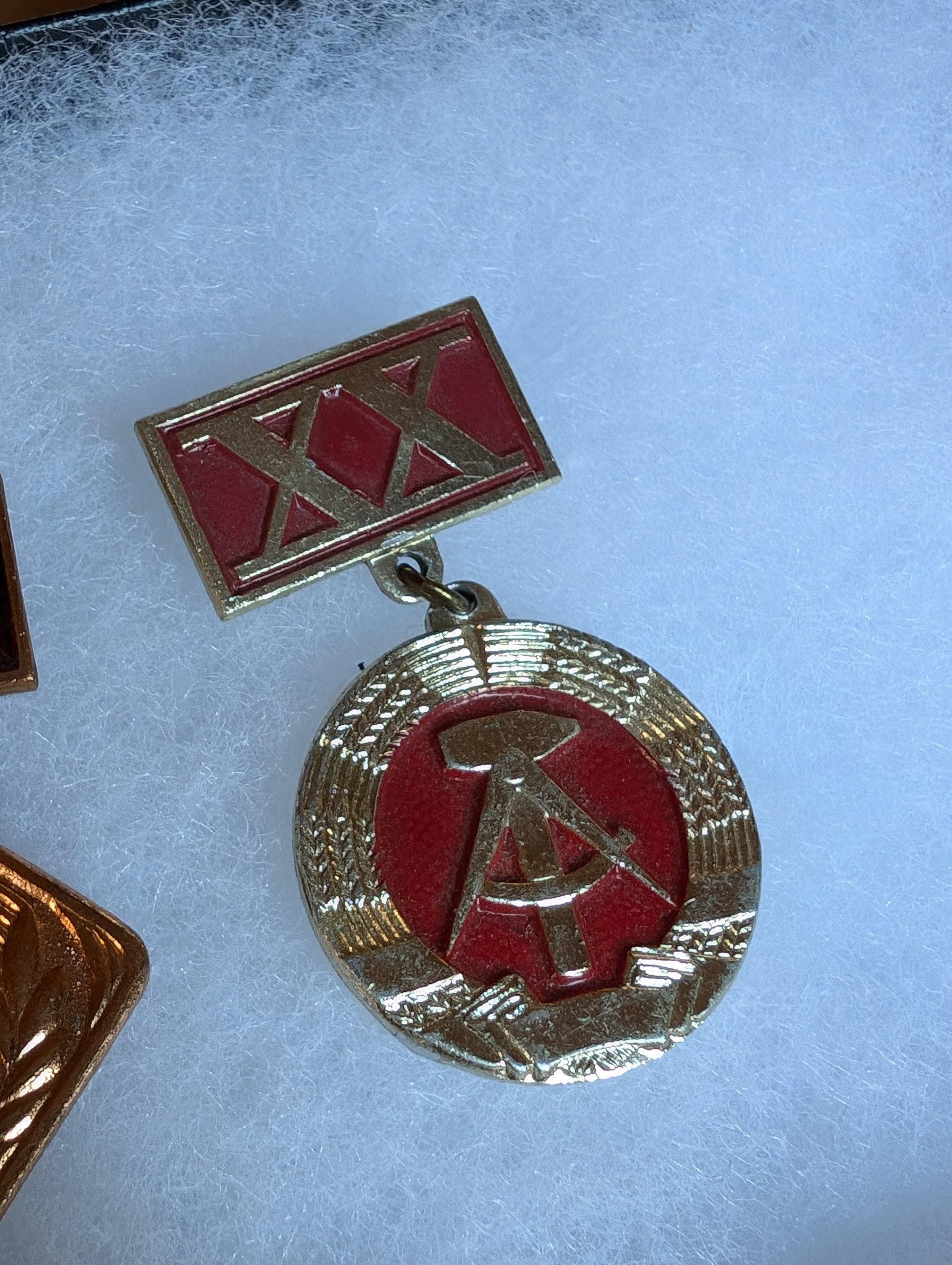 東ドイツの軍・公務員バッジコレクション：社会主義史の紋章 - Etsy 日本